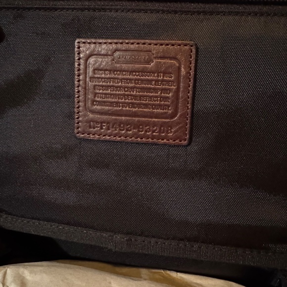 Coach Travel Kit - Picture 4 of 6